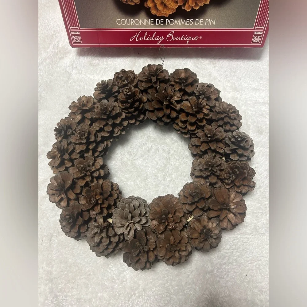 Vintage Holiday Boutique Christmas decorative pinecone wreath